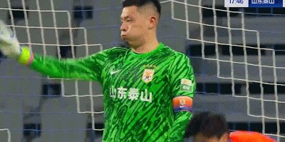 王大雷尴尬一战！被对手角球破门，送点+扑点脱手，仰面长叹
