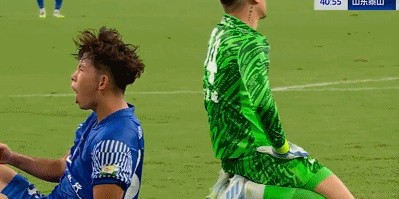 王大雷尴尬一战！被对手角球破门，送点+扑点脱手，仰面长叹