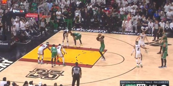 立博体育直通-东决G6裁判报告！两次漏判绿军吃亏 巴特勒没二运