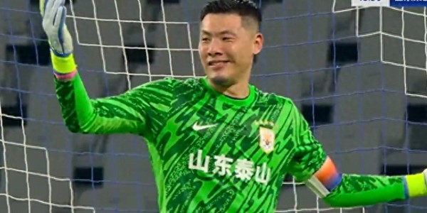 王大雷尴尬一战！被对手角球破门，送点+扑点脱手，仰面长叹